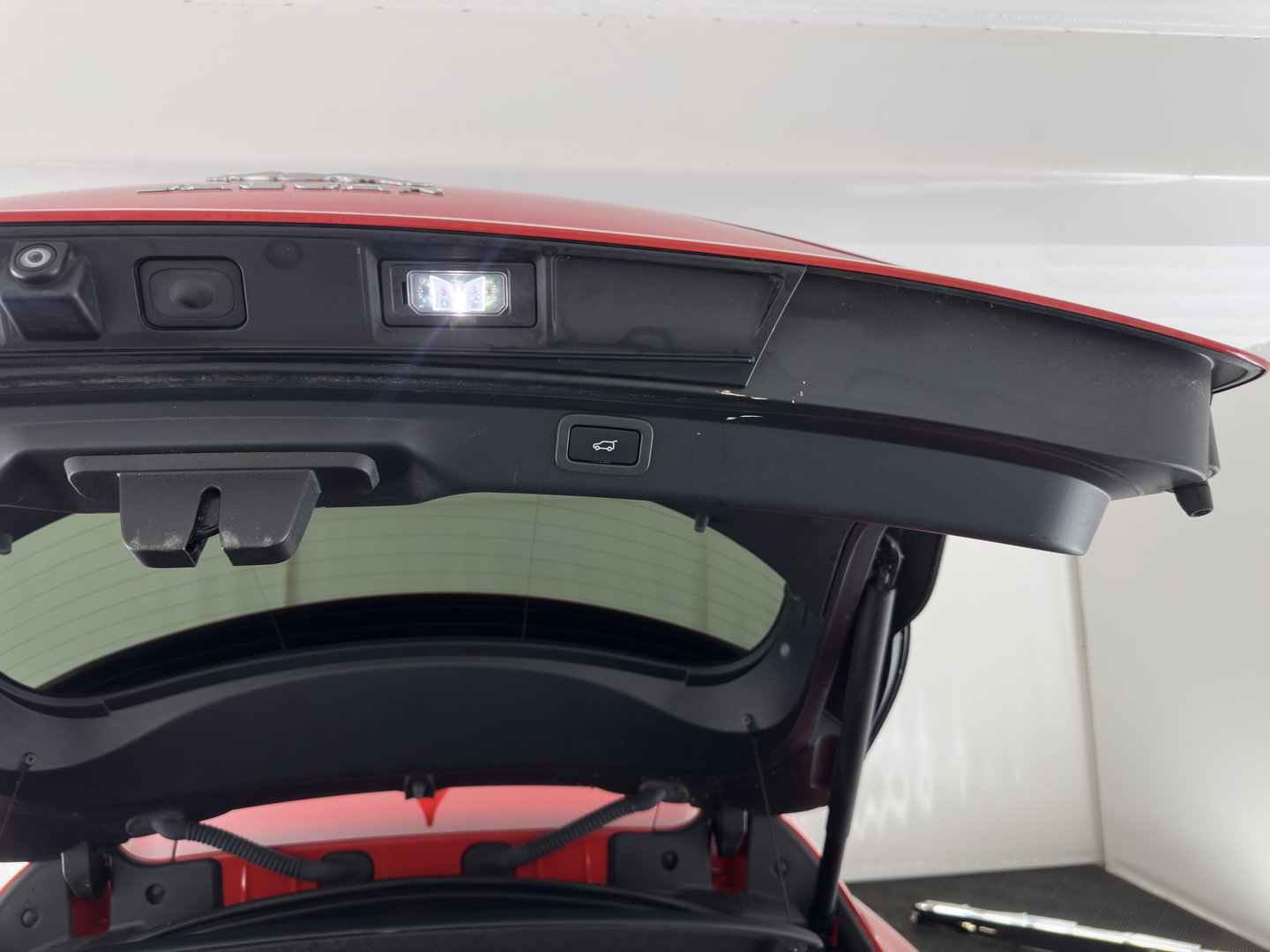 Jaguar I-PACE EV400 First Edition 90 kWh {SoH-90%} Aut. *PANO | HEAD-UP | LEATHER | FULL-LED | HEATED-SPORTSEATS | MEMORY-PACK | BLIND-SPOT | MERIDIAN-SOUND | DIGI-COCKPIT | PRIVACY-GLASS | AMBIENT-LIGHT | CAMERA | KEYLESS | 22''ALU*