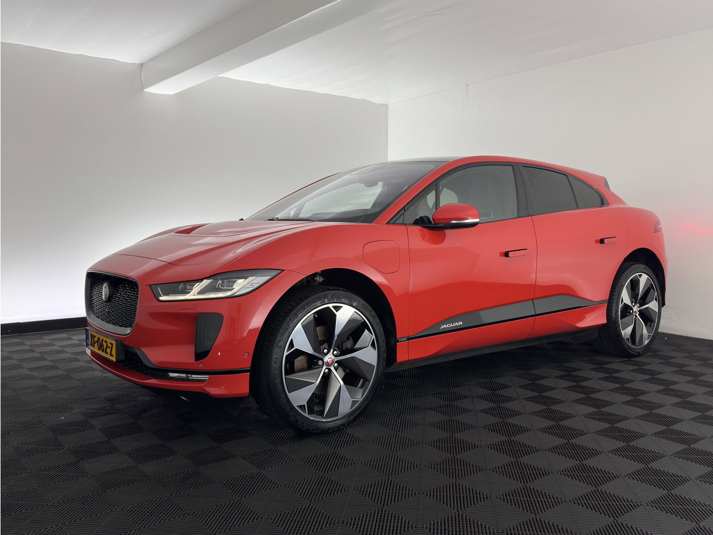 Jaguar I-PACE EV400 First Edition 90 kWh {SoH-90%} Aut. *PANO | HEAD-UP | LEATHER | FULL-LED | HEATED-SPORTSEATS | MEMORY-PACK | BLIND-SPOT | MERIDIAN-SOUND | DIGI-COCKPIT | PRIVACY-GLASS | AMBIENT-LIGHT | CAMERA | KEYLESS | 22''ALU*