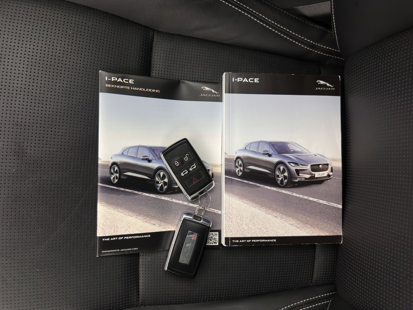 Jaguar I-PACE EV400 First Edition 90 kWh {SoH-90%} Aut. *PANO | HEAD-UP | LEATHER | FULL-LED | HEATED-SPORTSEATS | MEMORY-PACK | BLIND-SPOT | MERIDIAN-SOUND | DIGI-COCKPIT | PRIVACY-GLASS | AMBIENT-LIGHT | CAMERA | KEYLESS | 22''ALU*