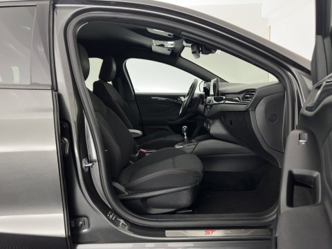 Ford FOCUS Wagon 1.5 EcoBlue ST Line Business *FULL-LED | SPORT-SEATS | NAVI-FULLMAP | KEYLESS | PRIVACY-GLASS | ECC | PDC | CRUISE | 18''ALU*