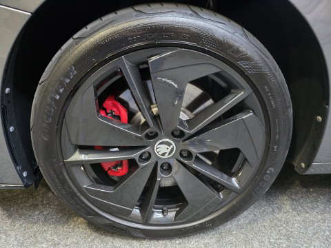 Škoda Octavia Combi 1.4 TSI RS iV PHEV Business Pano HUD Navi Clima 18"LM