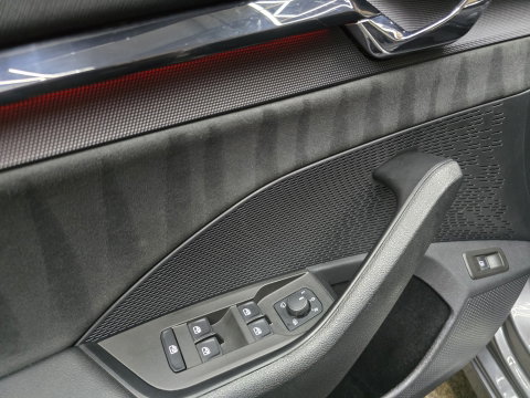 Škoda Octavia Combi 1.4 TSI RS iV PHEV Business Pano HUD Navi Clima 18"LM
