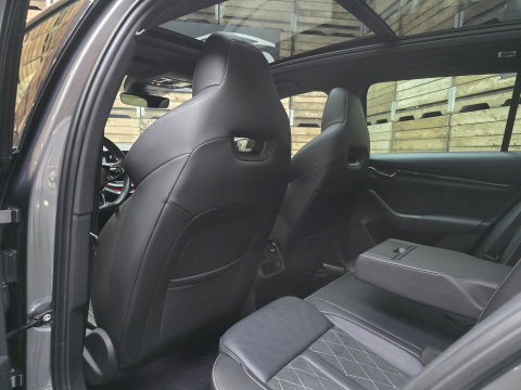 Škoda Octavia Combi 1.4 TSI RS iV PHEV Business Pano HUD Navi Clima 18"LM