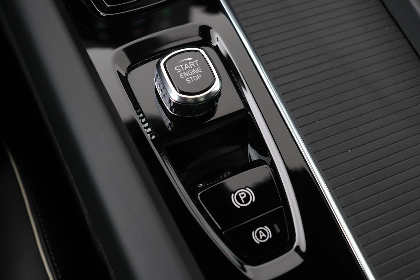 Volvo XC60 T6 Plus Black Edition | Harman/Kardon | Panoramadak | Pilot Assist | 21 Inch