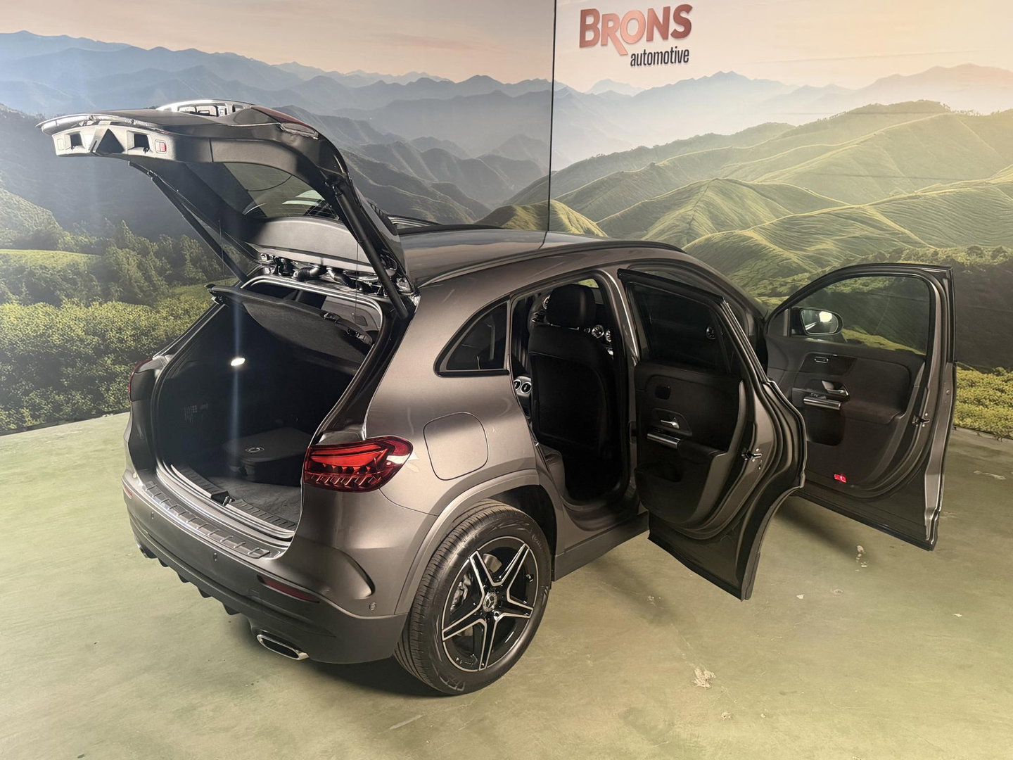 Mercedes-Benz GLA 250 e AMG-line hybrid l nieuwe auto rijklaar