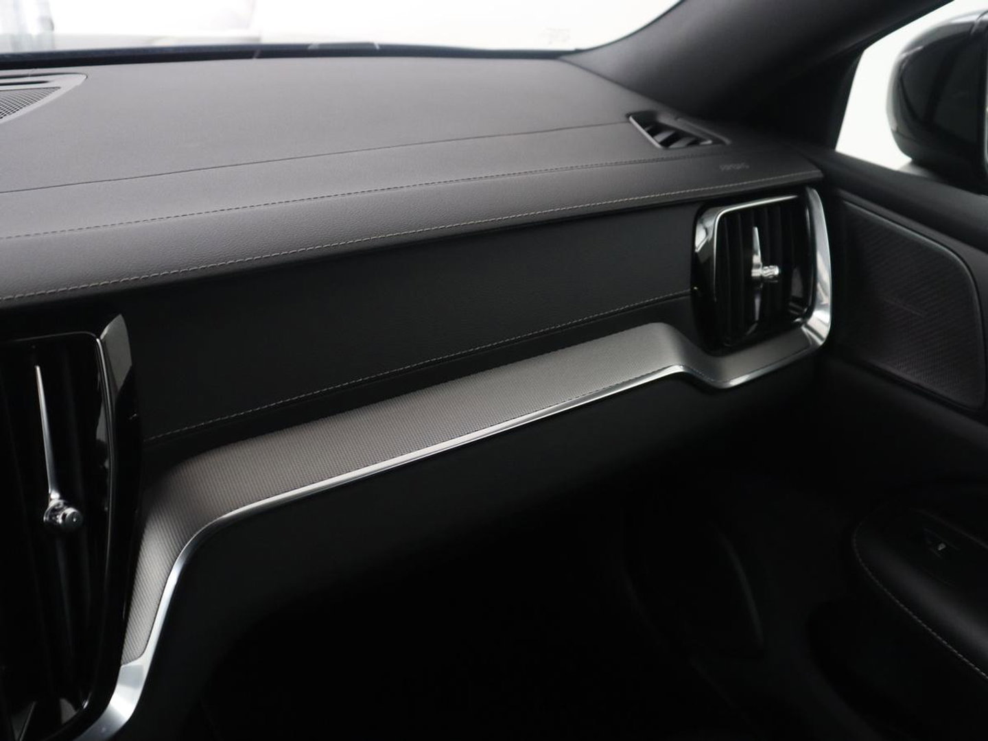 Volvo S60 2.0 Recharge T8 AWD R-Design SOH 95,6% | 360 Camera | Navigatie | Apple Carplay | Stoelverwarming