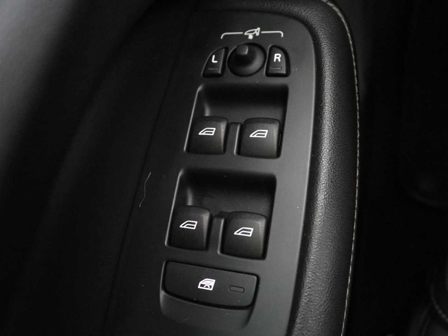 Volvo S60 2.0 Recharge T8 AWD R-Design SOH 95,6% | 360 Camera | Navigatie | Apple Carplay | Stoelverwarming