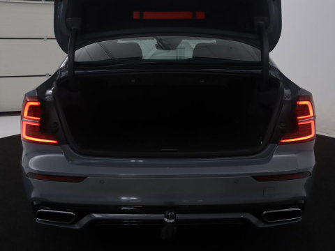 Volvo S60 2.0 Recharge T8 AWD R-Design SOH 95,6% | 360 Camera | Navigatie | Apple Carplay | Stoelverwarming