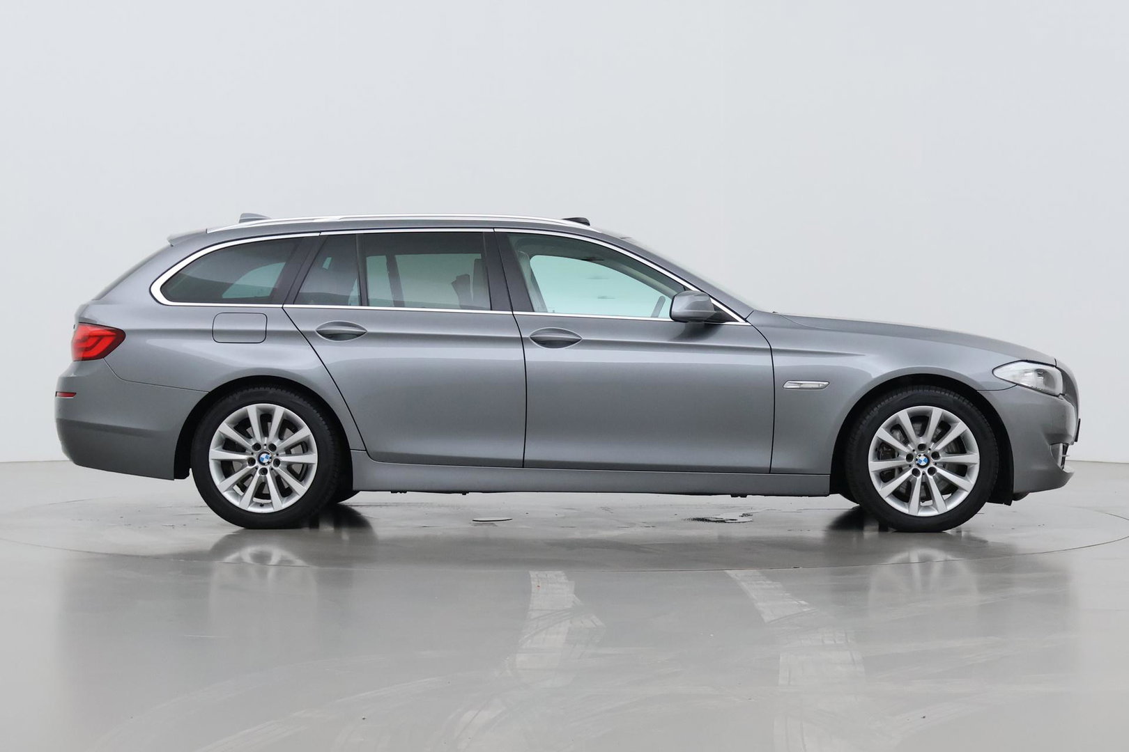 BMW 5 Serie Touring 530i Upgrade Edition | Panoramadak | Leder | Navigatie | Comfortstoelen+Memory | Stoelverwarming | Xenon | Getint Glas