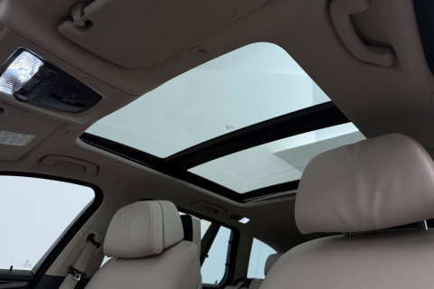 BMW 5 Serie Touring 530i Upgrade Edition | Panoramadak | Leder | Navigatie | Comfortstoelen+Memory | Stoelverwarming | Xenon | Getint Glas