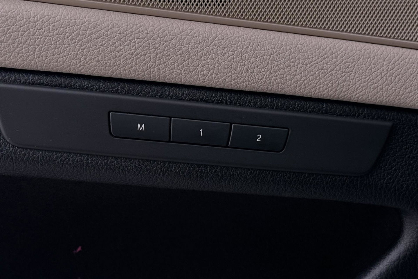 BMW 5 Serie Touring 530i Upgrade Edition | Panoramadak | Leder | Navigatie | Comfortstoelen+Memory | Stoelverwarming | Xenon | Getint Glas