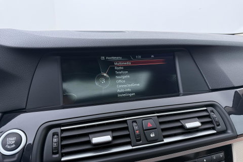 BMW 5 Serie Touring 530i Upgrade Edition | Panoramadak | Leder | Navigatie | Comfortstoelen+Memory | Stoelverwarming | Xenon | Getint Glas