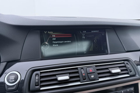 BMW 5 Serie Touring 530i Upgrade Edition | Panoramadak | Leder | Navigatie | Comfortstoelen+Memory | Stoelverwarming | Xenon | Getint Glas
