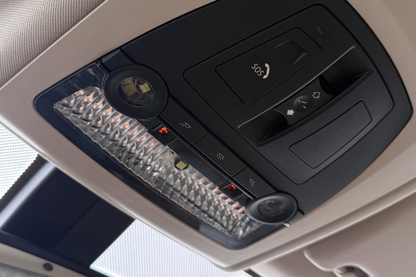 BMW 5 Serie Touring 530i Upgrade Edition | Panoramadak | Leder | Navigatie | Comfortstoelen+Memory | Stoelverwarming | Xenon | Getint Glas