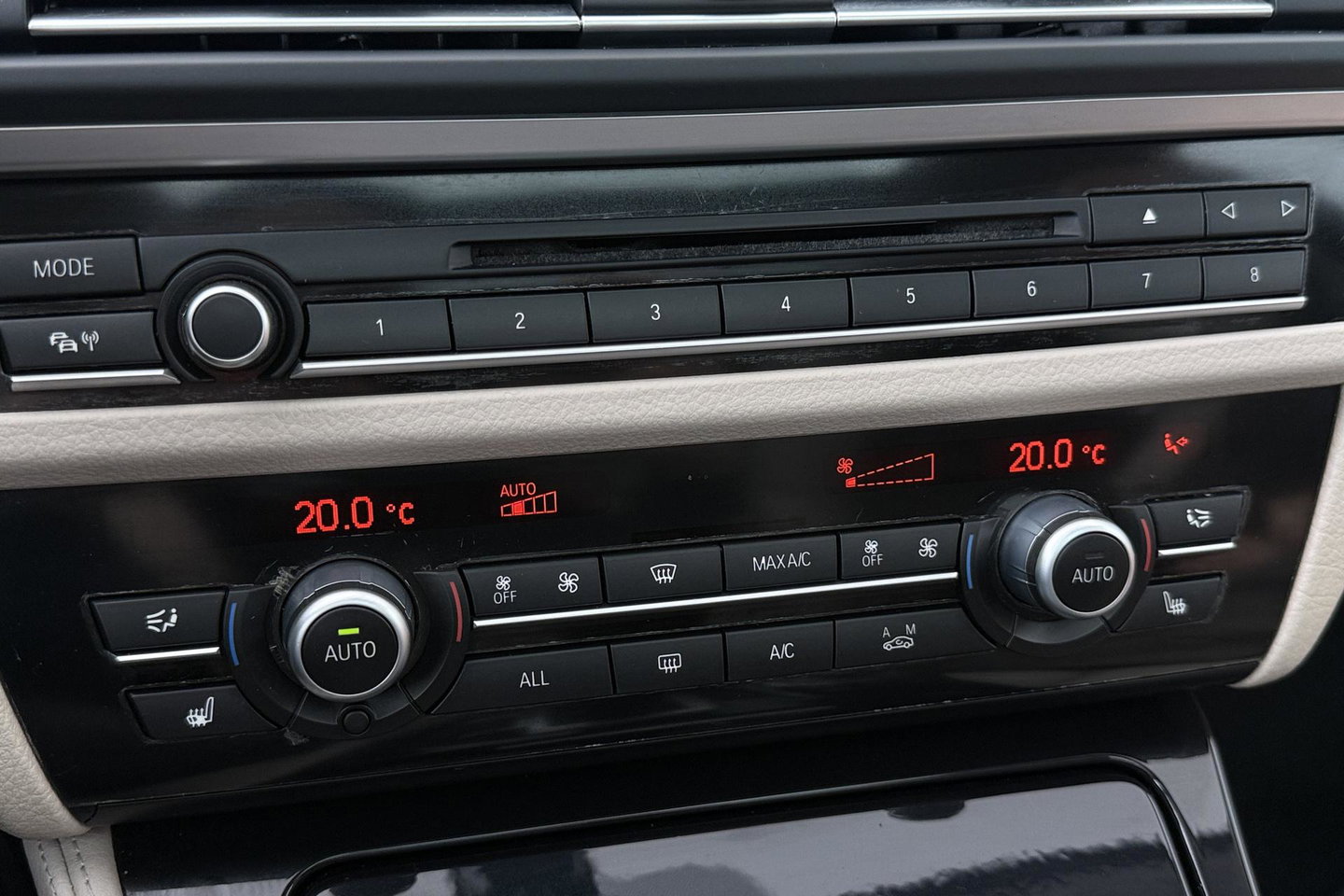 BMW 5 Serie Touring 530i Upgrade Edition | Panoramadak | Leder | Navigatie | Comfortstoelen+Memory | Stoelverwarming | Xenon | Getint Glas