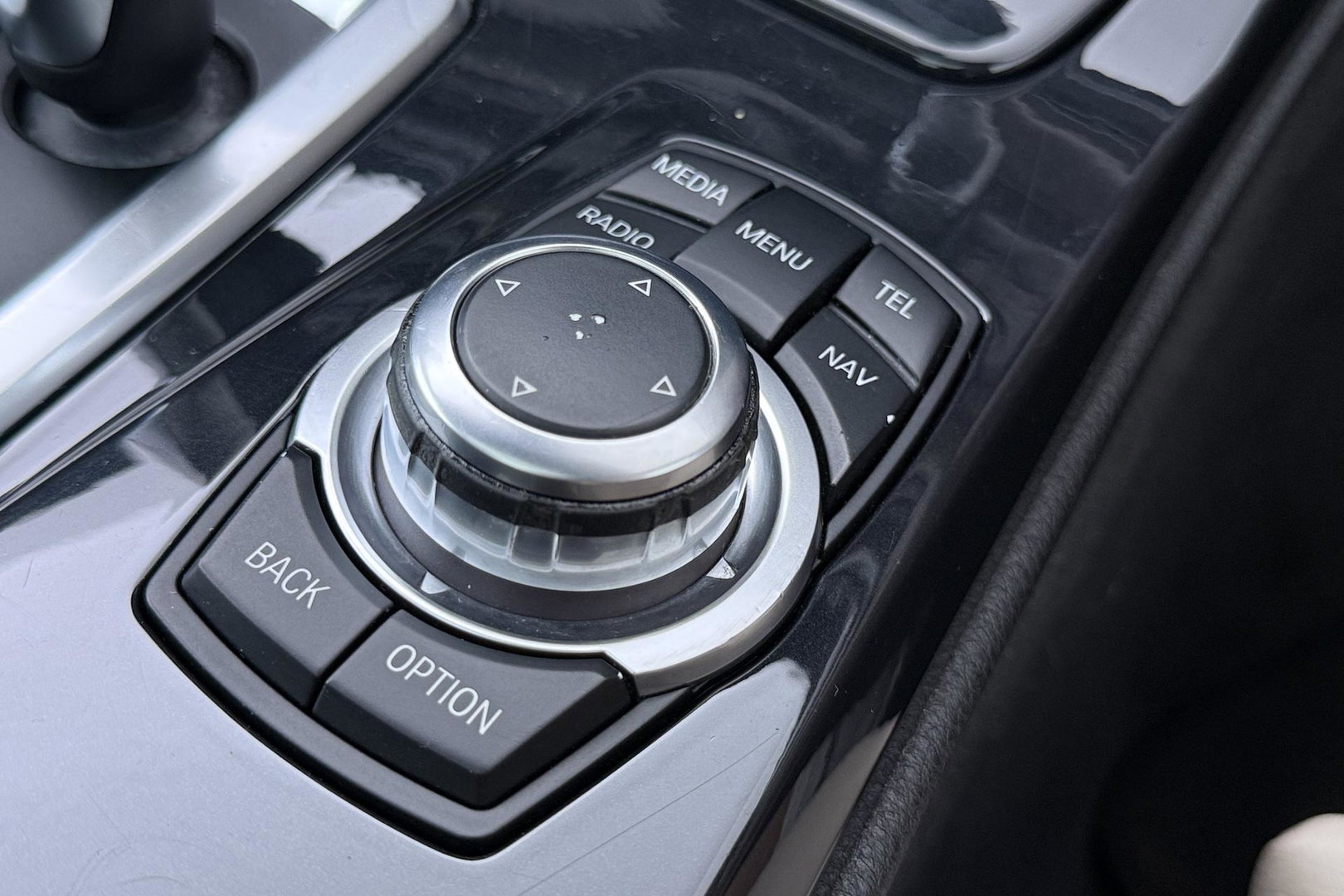 BMW 5 Serie Touring 530i Upgrade Edition | Panoramadak | Leder | Navigatie | Comfortstoelen+Memory | Stoelverwarming | Xenon | Getint Glas