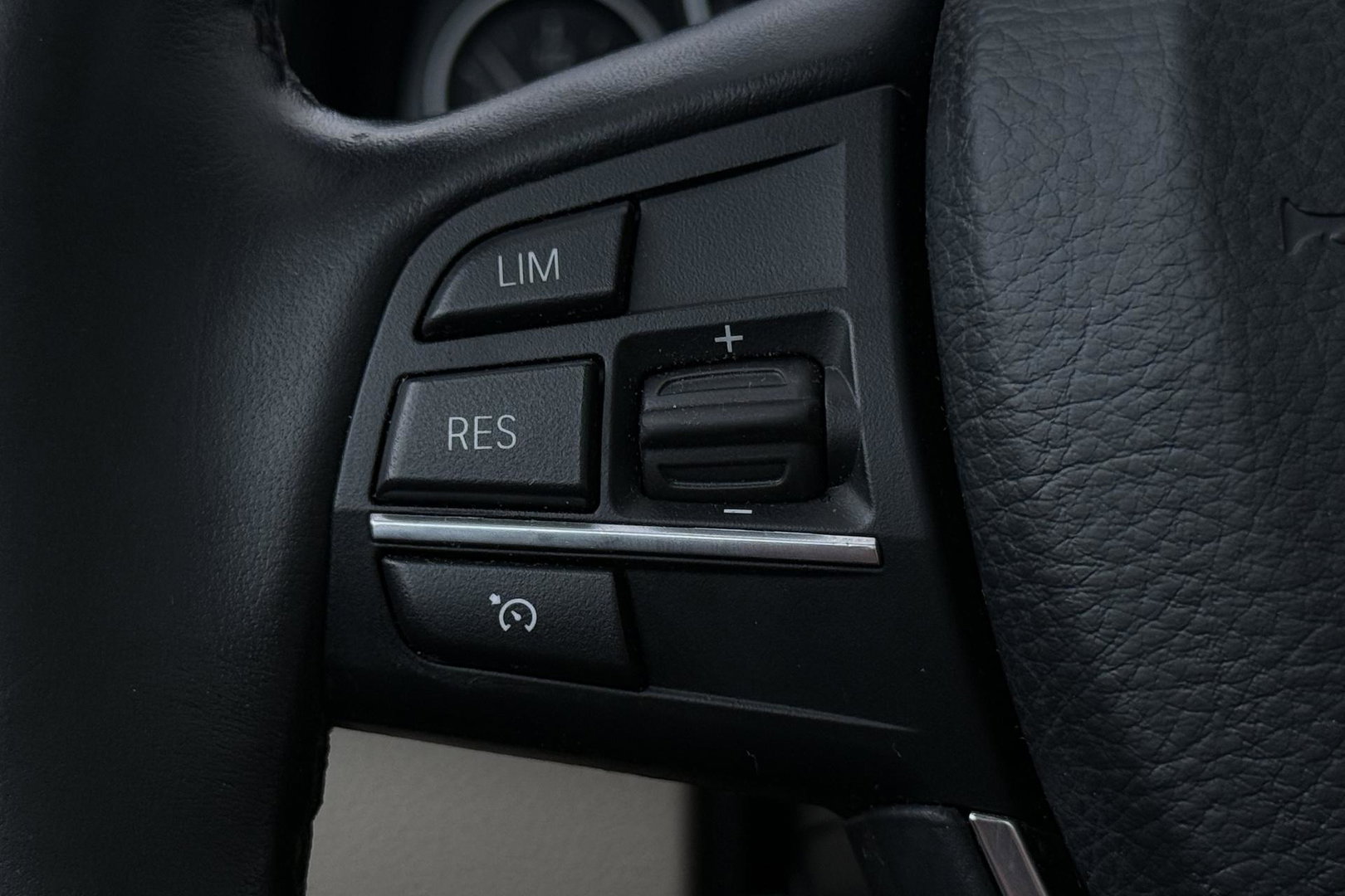 BMW 5 Serie Touring 530i Upgrade Edition | Panoramadak | Leder | Navigatie | Comfortstoelen+Memory | Stoelverwarming | Xenon | Getint Glas