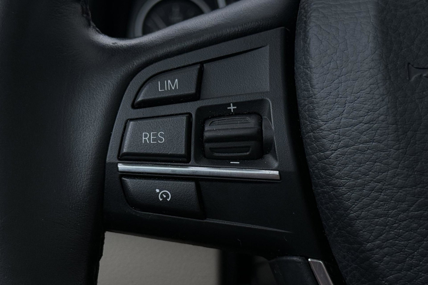 BMW 5 Serie Touring 530i Upgrade Edition | Panoramadak | Leder | Navigatie | Comfortstoelen+Memory | Stoelverwarming | Xenon | Getint Glas