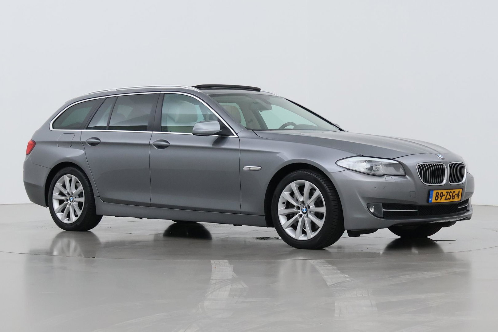 BMW 5 Serie Touring 530i Upgrade Edition | Panoramadak | Leder | Navigatie | Comfortstoelen+Memory | Stoelverwarming | Xenon | Getint Glas