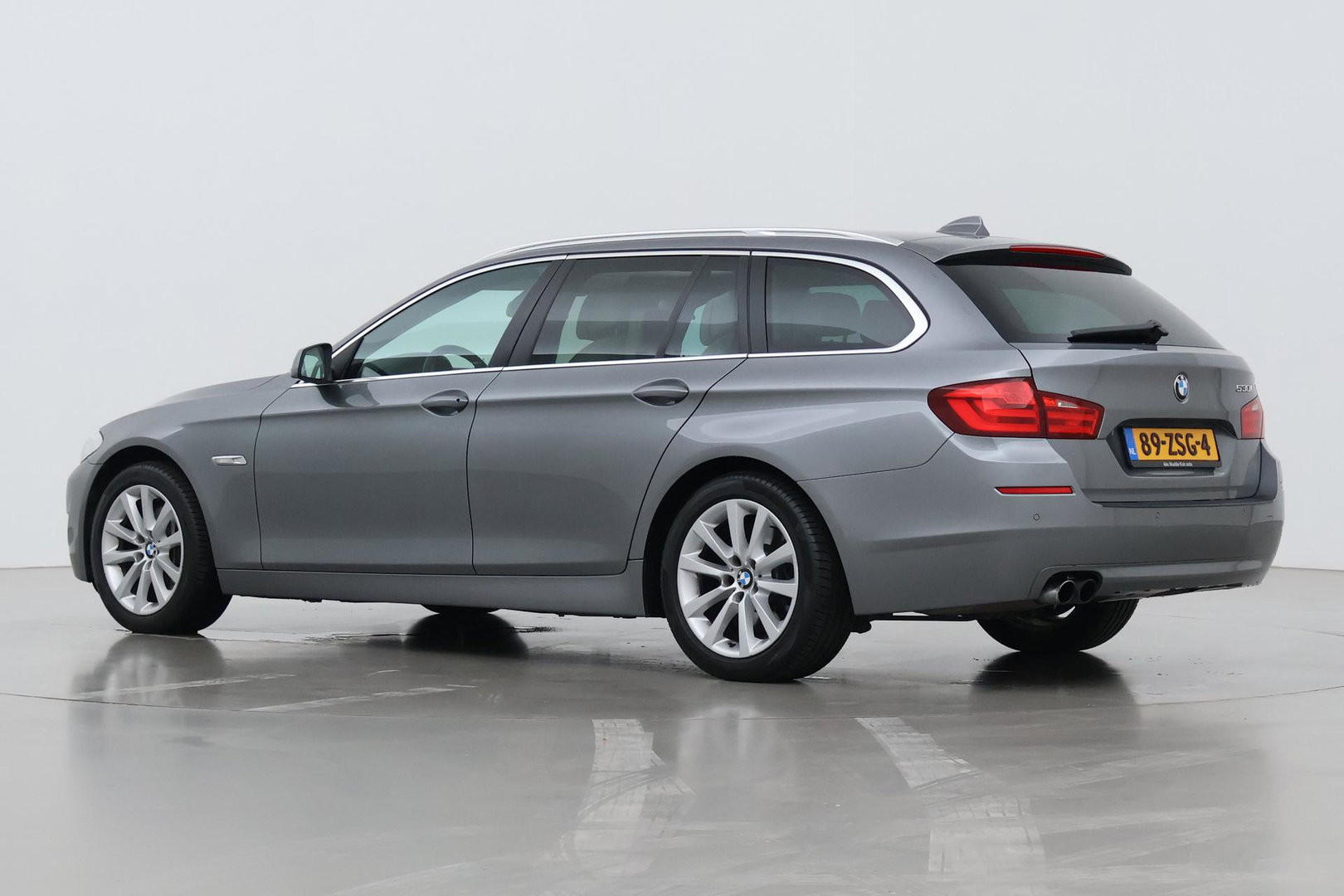 BMW 5 Serie Touring 530i Upgrade Edition | Panoramadak | Leder | Navigatie | Comfortstoelen+Memory | Stoelverwarming | Xenon | Getint Glas
