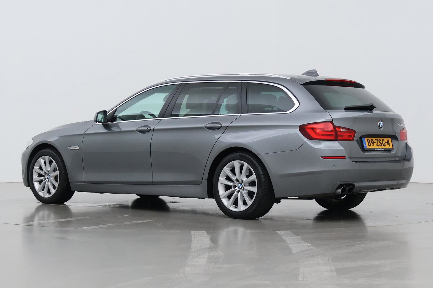 BMW 5 Serie Touring 530i Upgrade Edition | Panoramadak | Leder | Navigatie | Comfortstoelen+Memory | Stoelverwarming | Xenon | Getint Glas