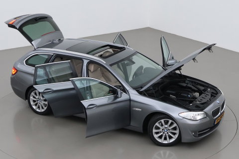 BMW 5 Serie Touring 530i Upgrade Edition | Panoramadak | Leder | Navigatie | Comfortstoelen+Memory | Stoelverwarming | Xenon | Getint Glas