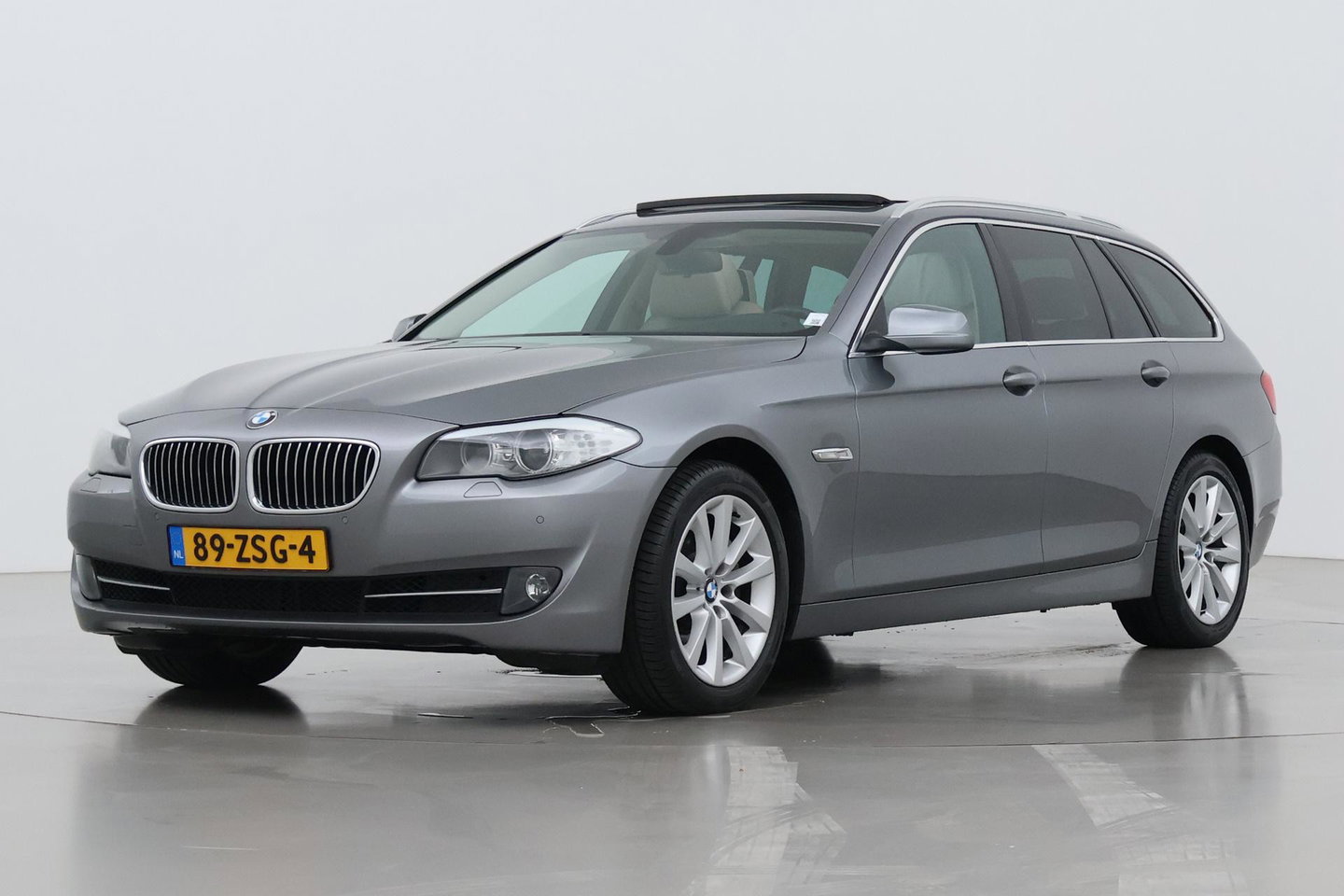 BMW 5 Serie Touring 530i Upgrade Edition | Panoramadak | Leder | Navigatie | Comfortstoelen+Memory | Stoelverwarming | Xenon | Getint Glas