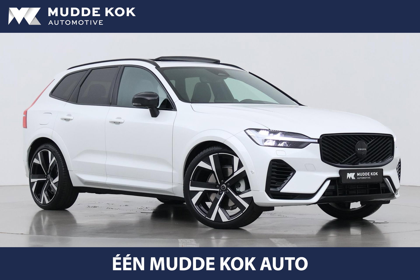 Volvo XC60 T6 Ultra Black Edition | 22 Inch | Bowers&Wilkins | Luchtvering | Trekhaak | 360° Camera | Stoelventilatie