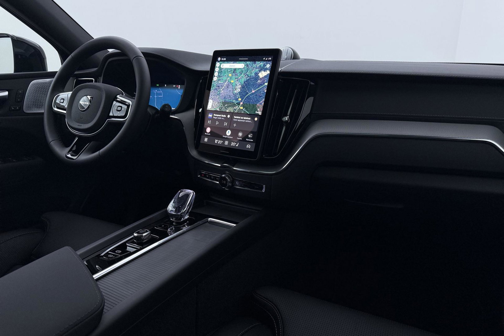 Volvo XC60 T6 Ultra Black Edition | 22 Inch | Bowers&Wilkins | Luchtvering | Trekhaak | 360° Camera | Stoelventilatie