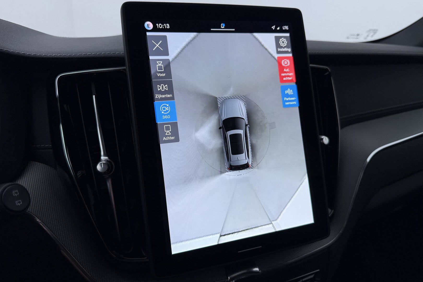 Volvo XC60 T6 Ultra Black Edition | 22 Inch | Bowers&Wilkins | Luchtvering | Trekhaak | 360° Camera | Stoelventilatie