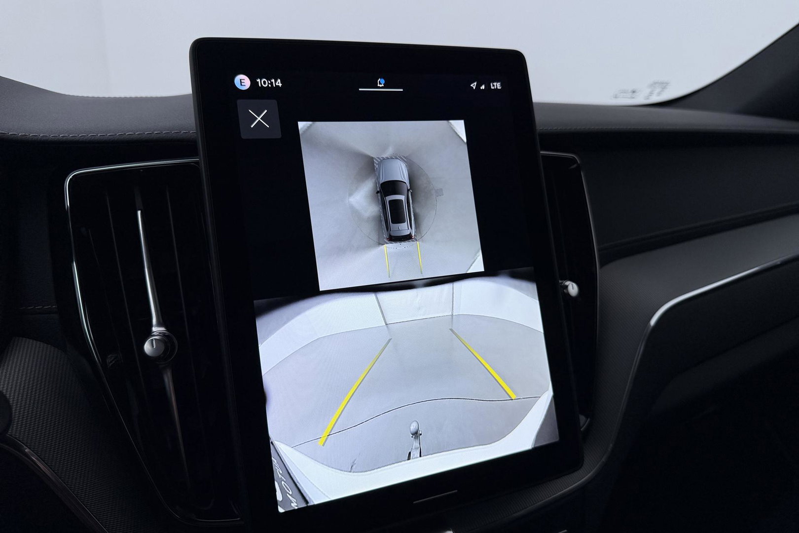Volvo XC60 T6 Ultra Black Edition | 22 Inch | Bowers&Wilkins | Luchtvering | Trekhaak | 360° Camera | Stoelventilatie