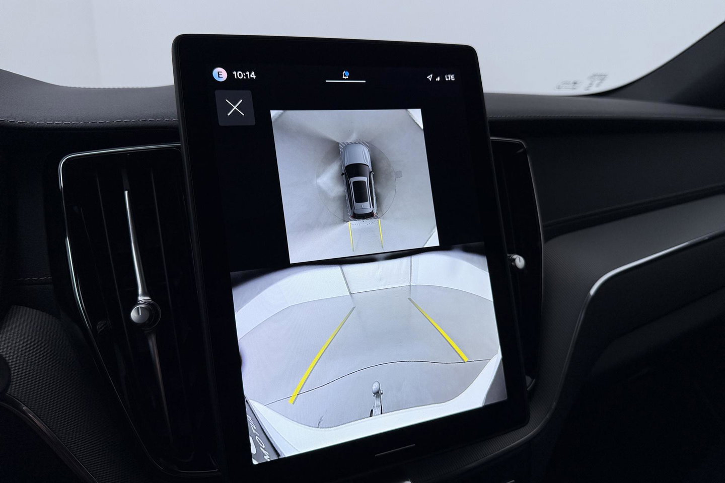 Volvo XC60 T6 Ultra Black Edition | 22 Inch | Bowers&Wilkins | Luchtvering | Trekhaak | 360° Camera | Stoelventilatie