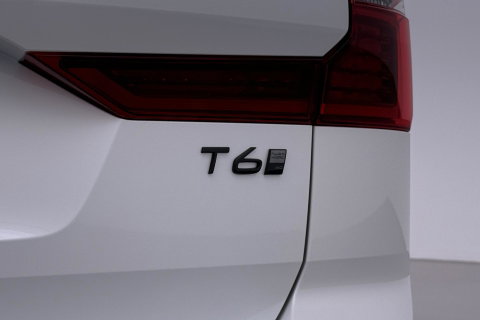 Volvo XC60 T6 Ultra Black Edition | 22 Inch | Bowers&Wilkins | Luchtvering | Trekhaak | 360° Camera | Stoelventilatie