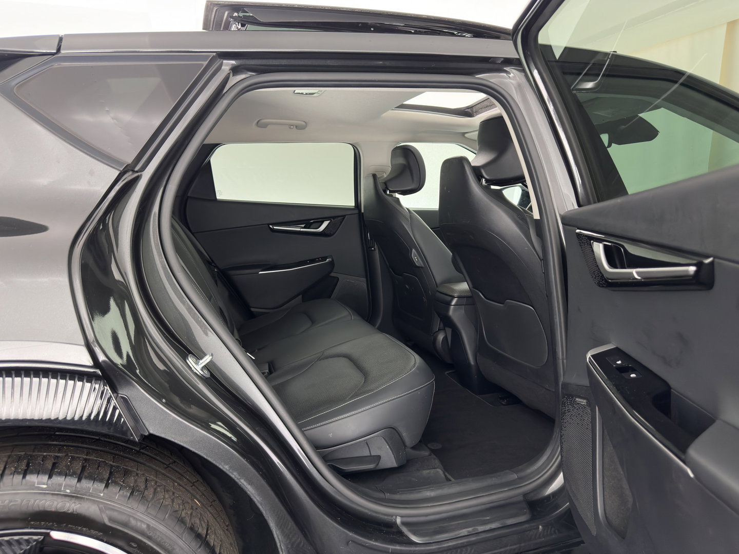 Kia Ev6 Plus Advanced 77.4 kWh [3-Fase-11kW] {SoH-93%} (INCL.BTW) Aut. *PANO | LEATHER | ADAPTIVE-CRUISE | DIGI-COCKPIT | MERIDIAN-AUDIO | MEMORY-PACK | FULL-LED | KEYLESS | CAMERA | DAB | BLIND-SPOT | NAVI-FULLMAP | PRIVACY-GLASS | AMBIENT-L