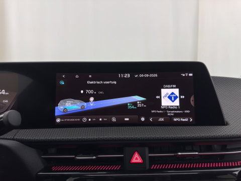 Kia Ev6 Plus Advanced 77.4 kWh [3-Fase-11kW] {SoH-93%} (INCL.BTW) Aut. *PANO | LEATHER | ADAPTIVE-CRUISE | DIGI-COCKPIT | MERIDIAN-AUDIO | MEMORY-PACK | FULL-LED | KEYLESS | CAMERA | DAB | BLIND-SPOT | NAVI-FULLMAP | PRIVACY-GLASS | AMBIENT-L