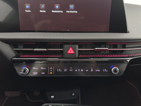 Kia Ev6 Plus Advanced 77.4 kWh [3-Fase-11kW] {SoH-93%} (INCL.BTW) Aut. *PANO | LEATHER | ADAPTIVE-CRUISE | DIGI-COCKPIT | MERIDIAN-AUDIO | MEMORY-PACK | FULL-LED | KEYLESS | CAMERA | DAB | BLIND-SPOT | NAVI-FULLMAP | PRIVACY-GLASS | AMBIENT-L