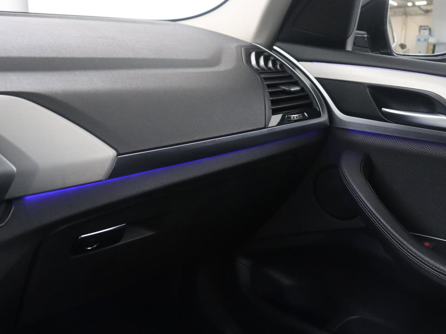 BMW X3 xDrive20i | Trekhaak | Panoramadak | Adaptive cruise | Half Leder | Head-up | Camera | Sfeerverlichting | Climate control | Stoelverwarming | Full LED |