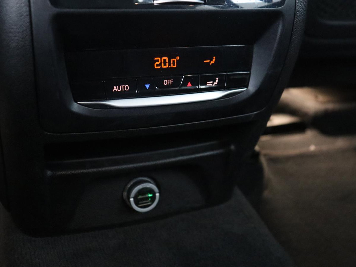 BMW X3 xDrive20i | Trekhaak | Panoramadak | Adaptive cruise | Half Leder | Head-up | Camera | Sfeerverlichting | Climate control | Stoelverwarming | Full LED |