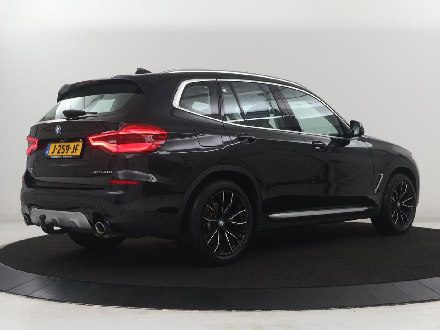 BMW X3 xDrive20i | Trekhaak | Panoramadak | Adaptive cruise | Half Leder | Head-up | Camera | Sfeerverlichting | Climate control | Stoelverwarming | Full LED |