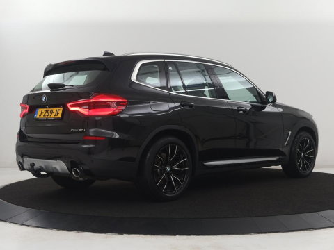 BMW X3 xDrive20i | Trekhaak | Panoramadak | Adaptive cruise | Half Leder | Head-up | Camera | Sfeerverlichting | Climate control | Stoelverwarming | Full LED |