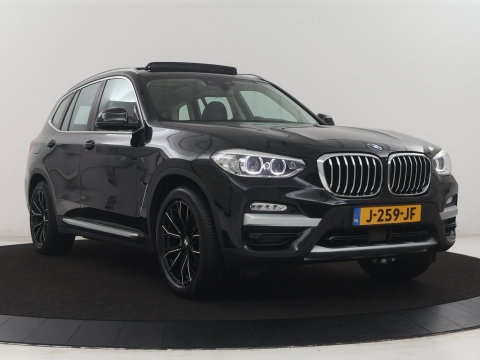 BMW X3 xDrive20i | Trekhaak | Panoramadak | Adaptive cruise | Half Leder | Head-up | Camera | Sfeerverlichting | Climate control | Stoelverwarming | Full LED |