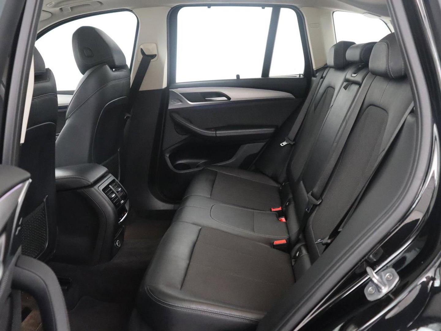 BMW X3 xDrive20i | Trekhaak | Panoramadak | Adaptive cruise | Half Leder | Head-up | Camera | Sfeerverlichting | Climate control | Stoelverwarming | Full LED |