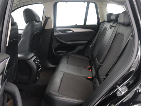 BMW X3 xDrive20i | Trekhaak | Panoramadak | Adaptive cruise | Half Leder | Head-up | Camera | Sfeerverlichting | Climate control | Stoelverwarming | Full LED |