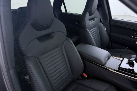 Land Rover Range Rover Sport 3.0 P550e Autobiography PHEV | Performance-voorstoelen | Black Pack | Massage | Meridian Surround | Koelbox | ClearSight | Trekhaak | 23 Inch