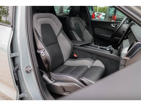 Volvo XC60 T6 AWD Ultra Black Edition 360 Cam Pano Trekhaak 21 inch Alarm