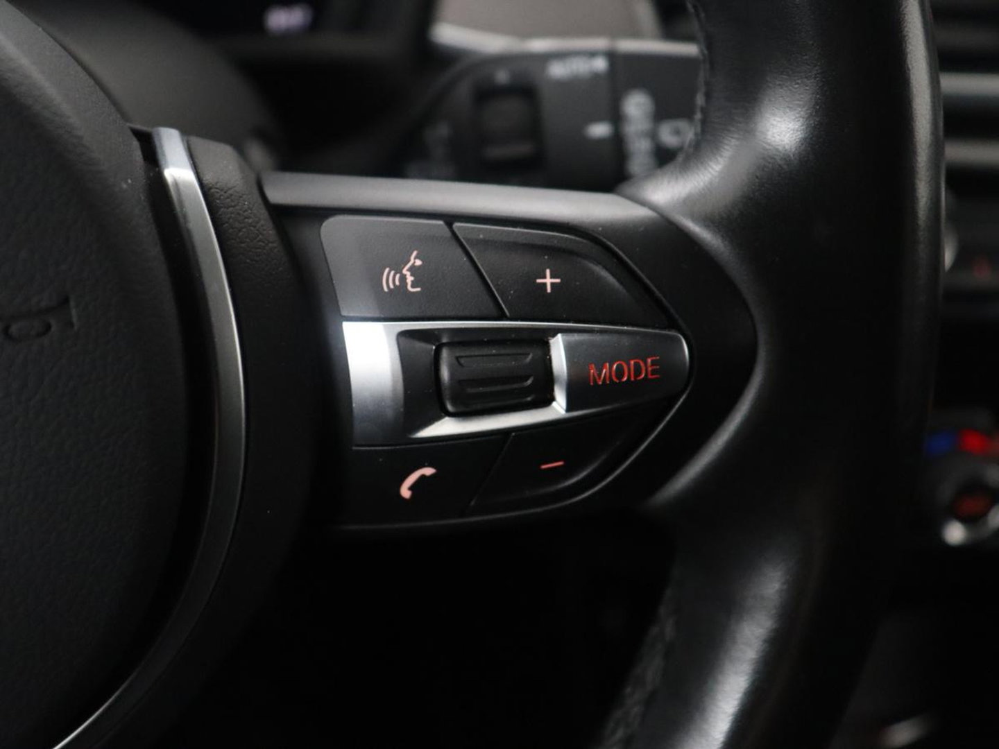 BMW X2 sDrive20i High Executive M-sport | Sportstoelen | Alcantara | Climate control | Full LED | Stoelverwarming | Cruise control | Park assist | Sfeerverlichting | 19'' |