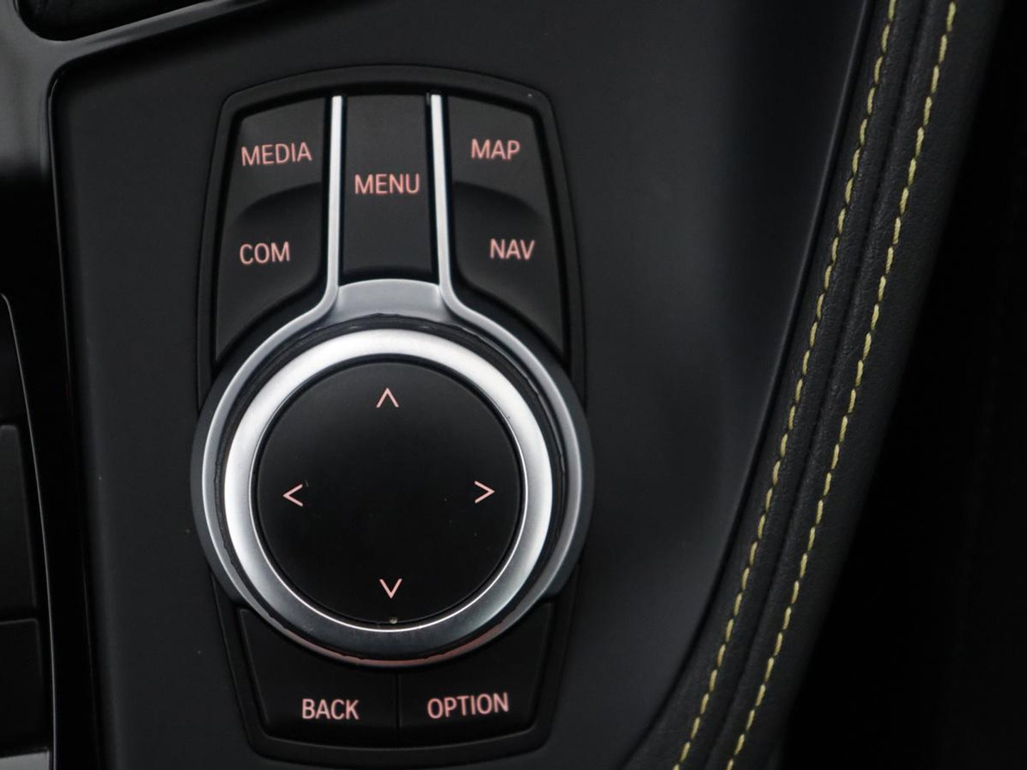 BMW X2 sDrive20i High Executive M-sport | Sportstoelen | Alcantara | Climate control | Full LED | Stoelverwarming | Cruise control | Park assist | Sfeerverlichting | 19'' |