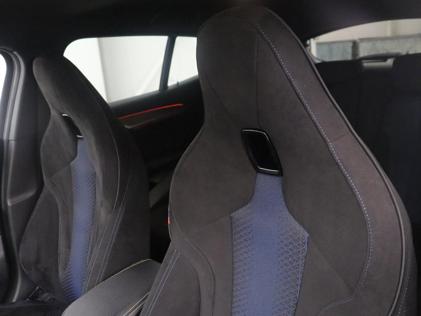 BMW X2 sDrive20i High Executive M-sport | Sportstoelen | Alcantara | Climate control | Full LED | Stoelverwarming | Cruise control | Park assist | Sfeerverlichting | 19'' |