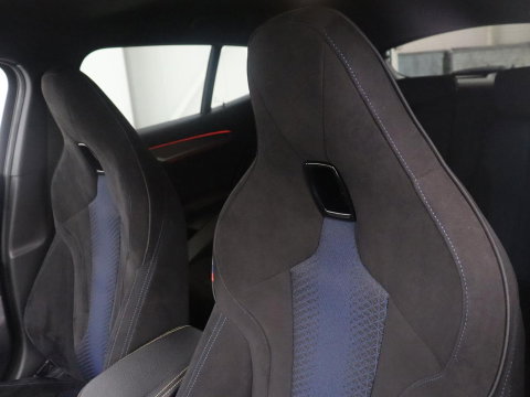 BMW X2 sDrive20i High Executive M-sport | Sportstoelen | Alcantara | Climate control | Full LED | Stoelverwarming | Cruise control | Park assist | Sfeerverlichting | 19'' |
