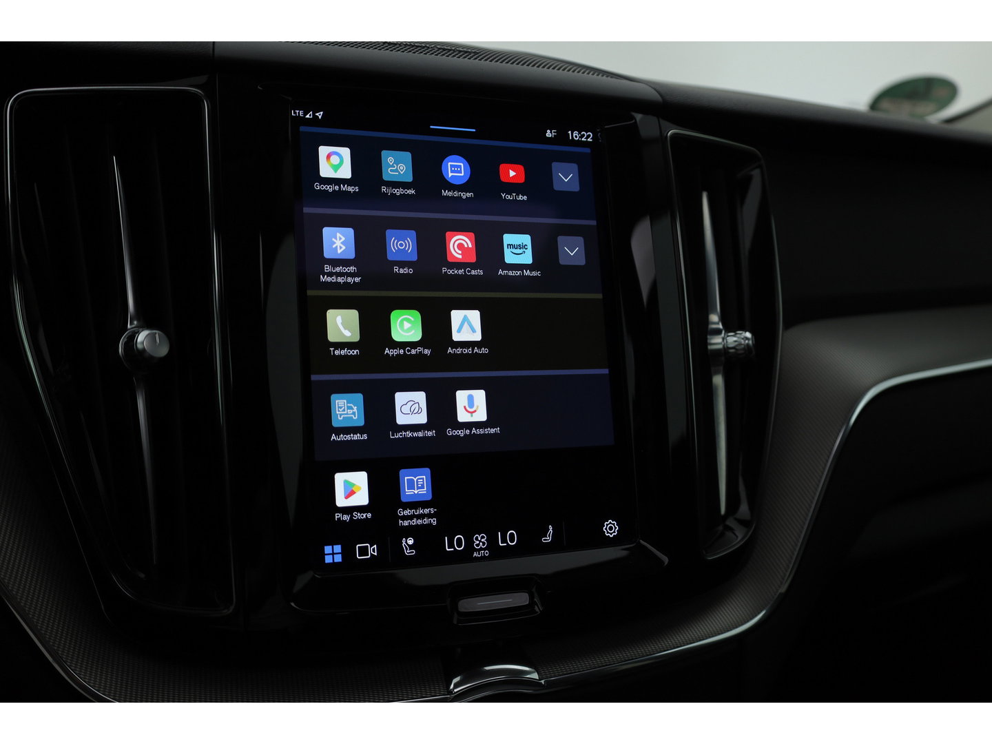 Volvo XC60 2.0 T6 Plug-in hybrid AWD Plus Dark | Trekhaak | 360 camera | Adap. Cruise | Dode hoek |Stoel + stuurverw. | Harman/ Kardon Audio